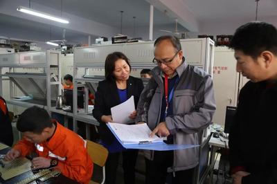 伟巴斯特领导一行莅临保定技师学院开展技术交流